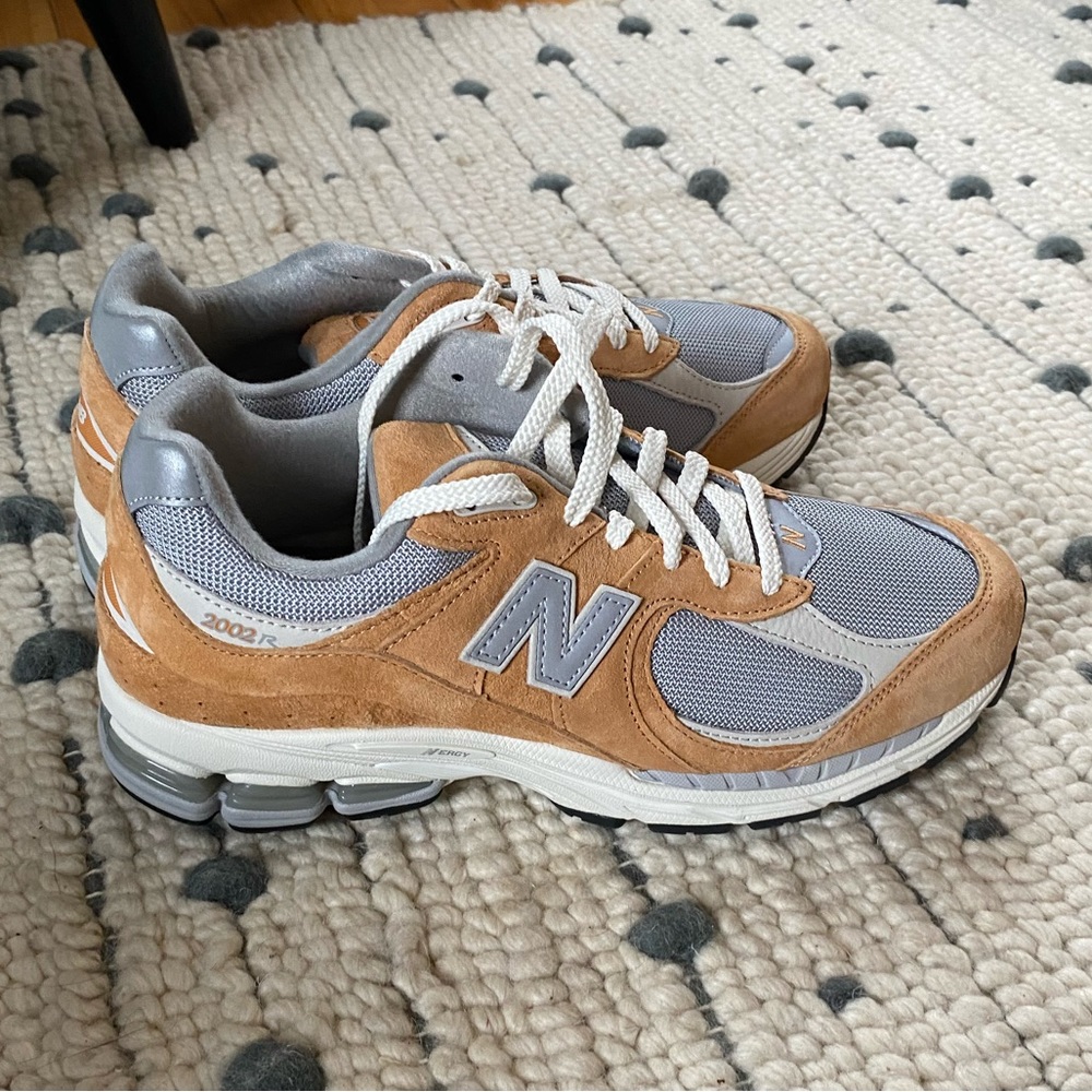 New balance 2002r